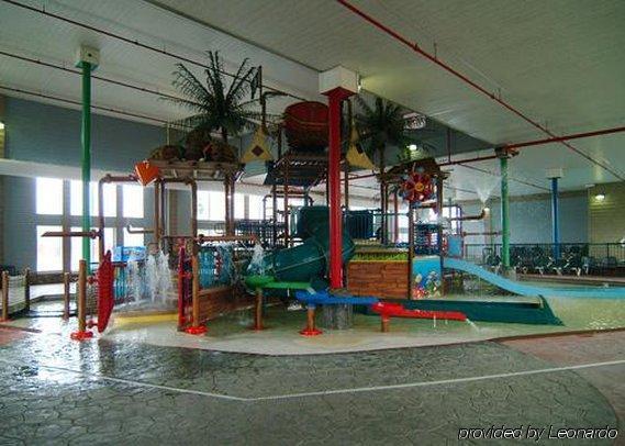 Crown Choice Inn & Suites Lakeview And Waterpark Mackinaw Stadt Einrichtungen foto